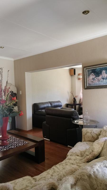 3 Bedroom Property for Sale in Oakdene Gauteng