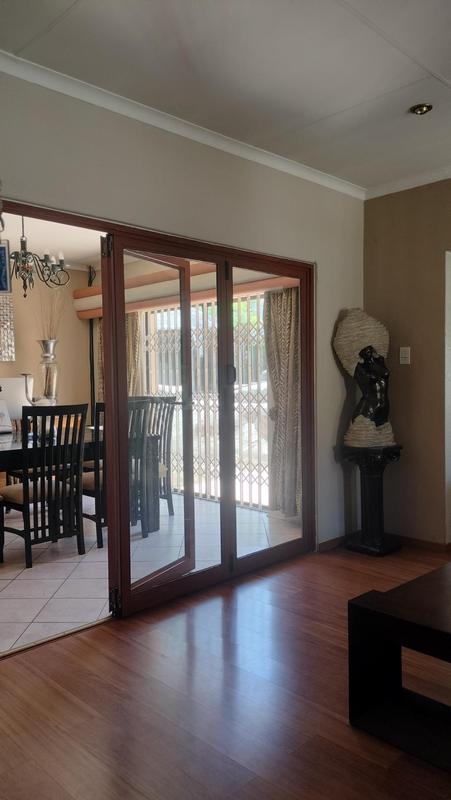 3 Bedroom Property for Sale in Oakdene Gauteng