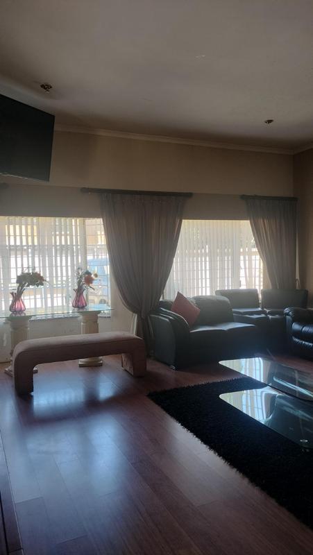 3 Bedroom Property for Sale in Oakdene Gauteng