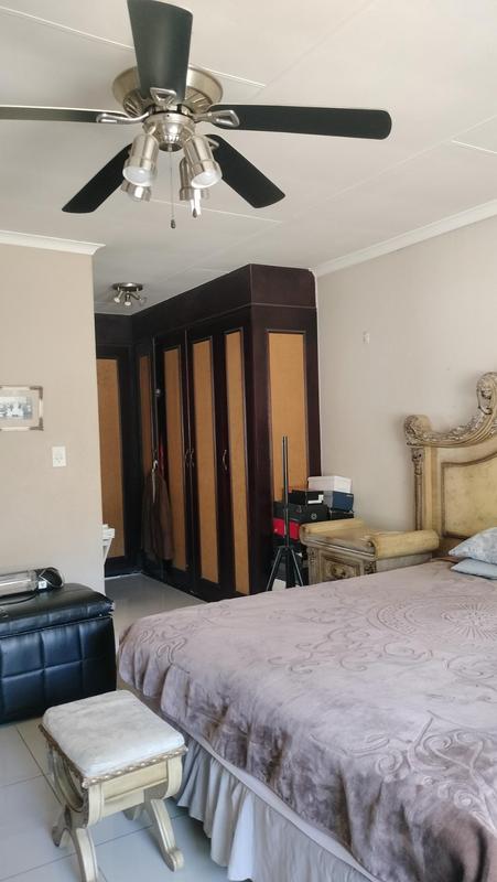 3 Bedroom Property for Sale in Oakdene Gauteng