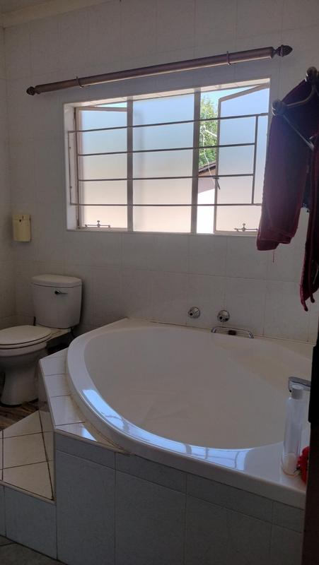 3 Bedroom Property for Sale in Oakdene Gauteng