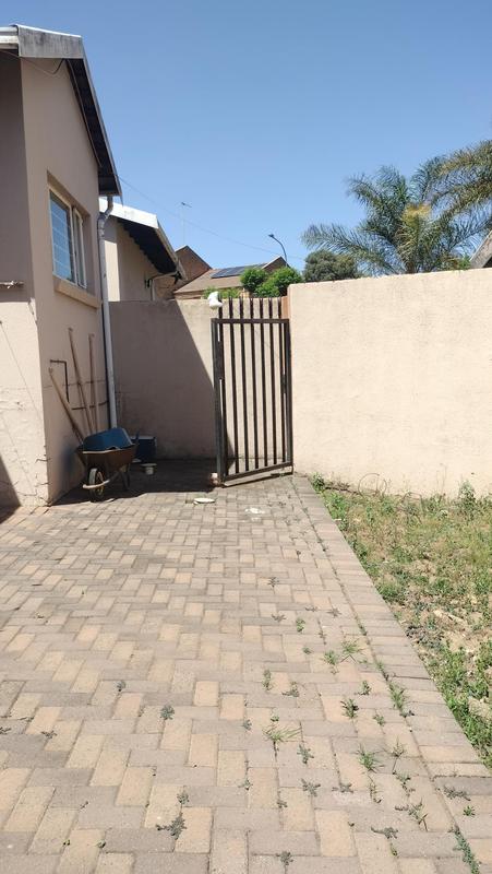 3 Bedroom Property for Sale in Oakdene Gauteng