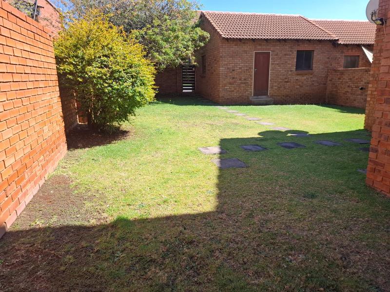 To Let 2 Bedroom Property for Rent in Mooikloof Ridge Gauteng