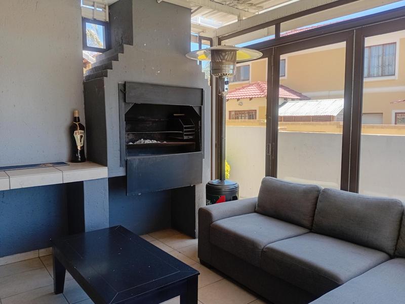 To Let 3 Bedroom Property for Rent in Thatchfield Gauteng