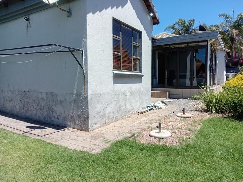 To Let 3 Bedroom Property for Rent in Thatchfield Gauteng