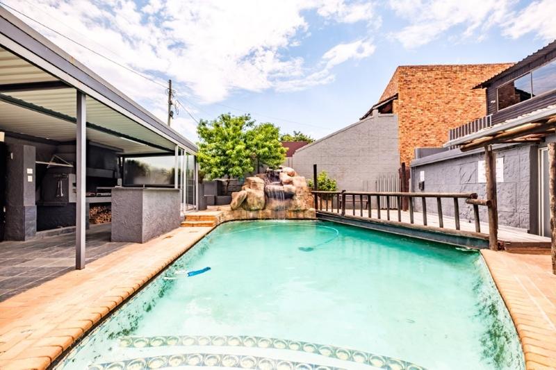 Commercial Property for Sale in Brackenhurst Gauteng