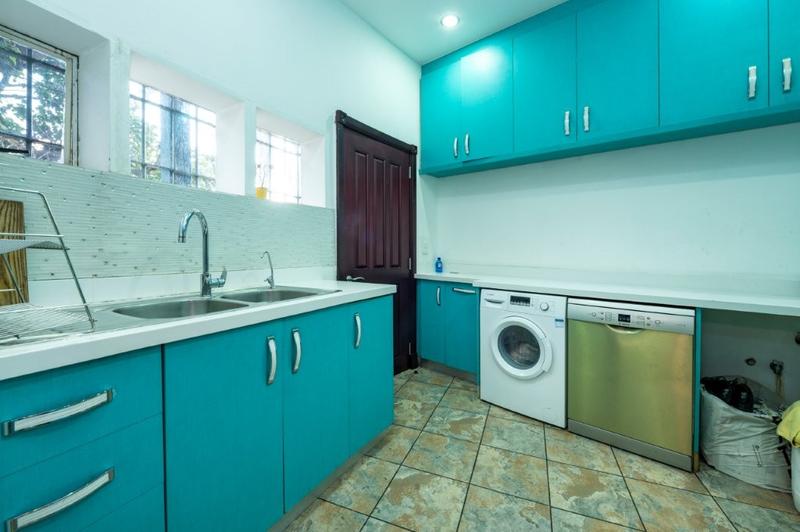 5 Bedroom Property for Sale in Oakdene Gauteng