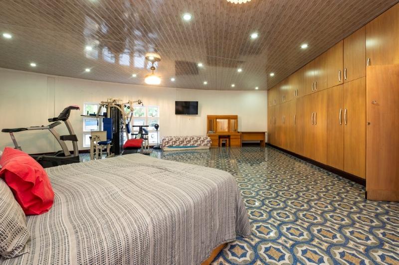 5 Bedroom Property for Sale in Oakdene Gauteng