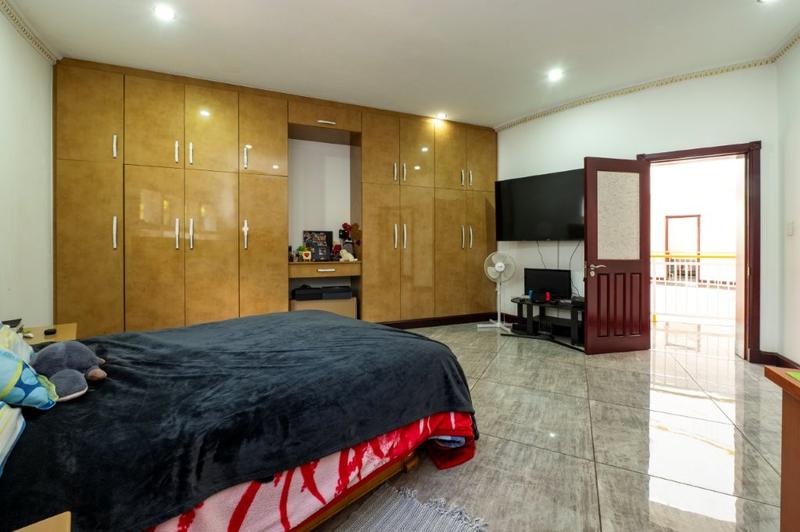 5 Bedroom Property for Sale in Oakdene Gauteng