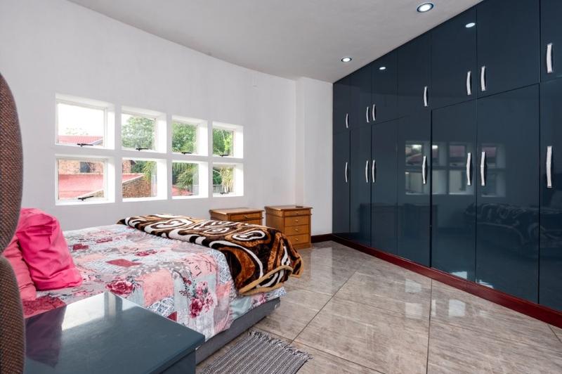 5 Bedroom Property for Sale in Oakdene Gauteng