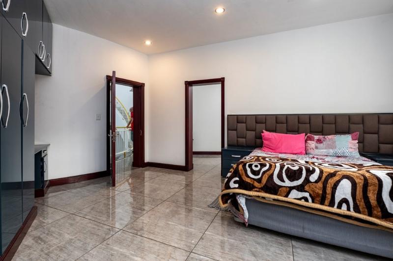 5 Bedroom Property for Sale in Oakdene Gauteng