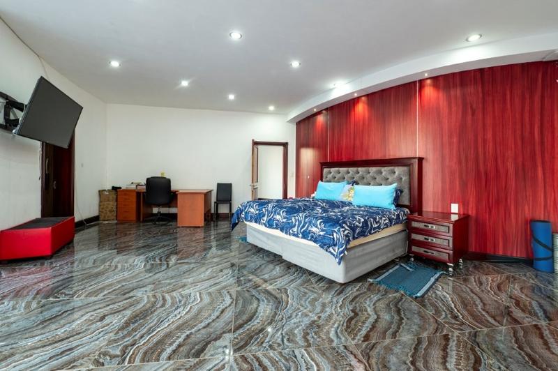 5 Bedroom Property for Sale in Oakdene Gauteng