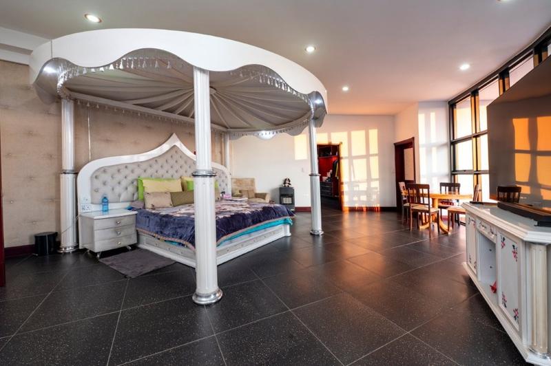 5 Bedroom Property for Sale in Oakdene Gauteng