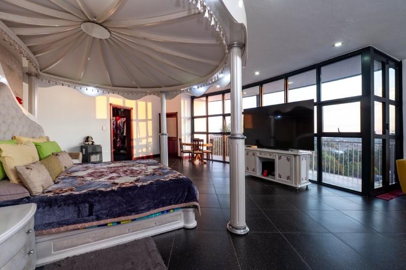 5 Bedroom Property for Sale in Oakdene Gauteng