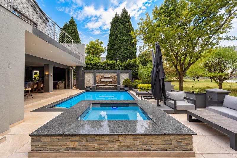 5 Bedroom Property for Sale in Silver Lakes Golf Estate Gauteng
