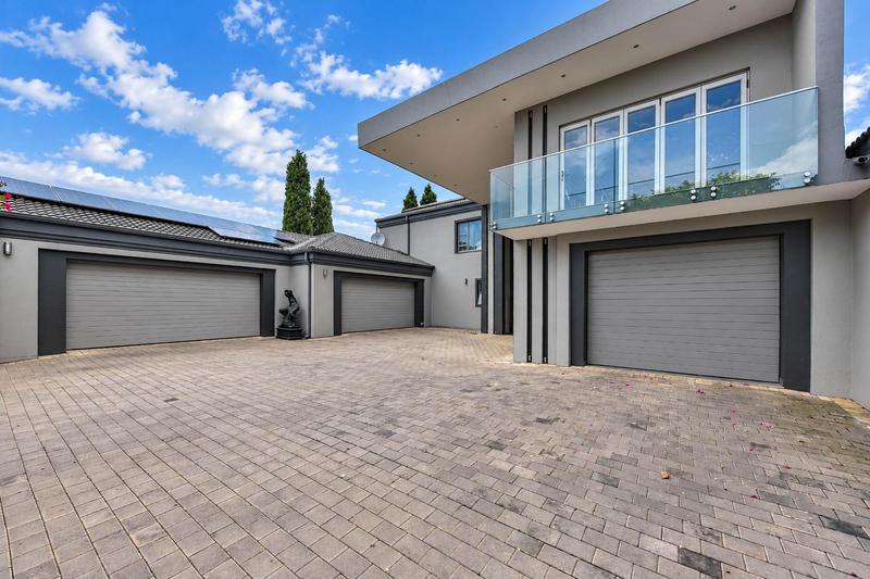 5 Bedroom Property for Sale in Silver Lakes Golf Estate Gauteng