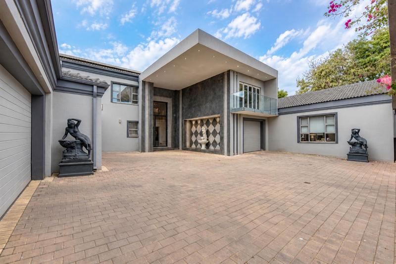 5 Bedroom Property for Sale in Silver Lakes Golf Estate Gauteng