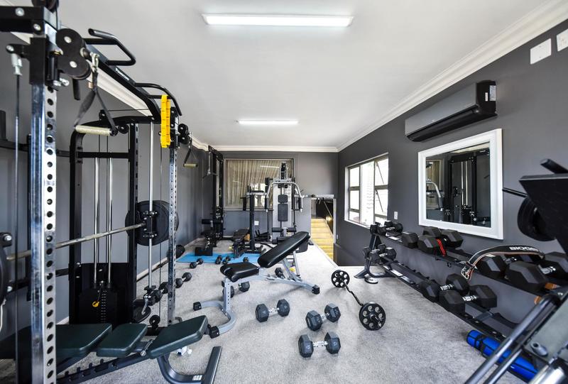 5 Bedroom Property for Sale in Silver Lakes Golf Estate Gauteng