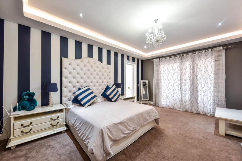 5 Bedroom Property for Sale in Silver Lakes Golf Estate Gauteng