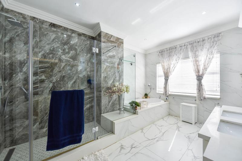 5 Bedroom Property for Sale in Silver Lakes Golf Estate Gauteng