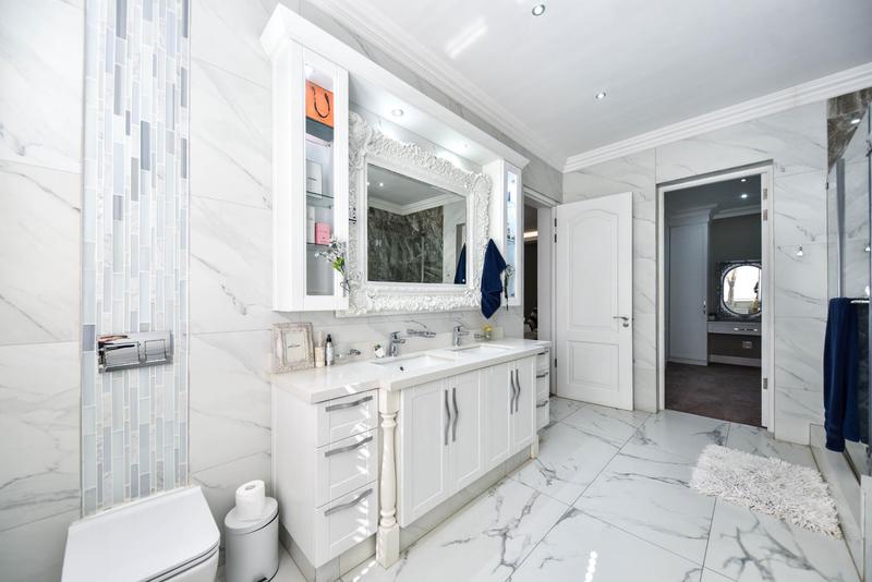 5 Bedroom Property for Sale in Silver Lakes Golf Estate Gauteng
