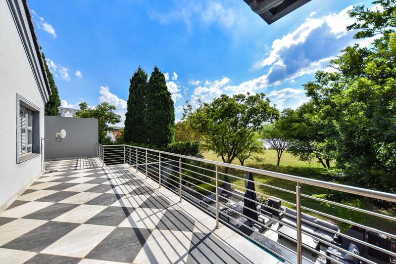 5 Bedroom Property for Sale in Silver Lakes Golf Estate Gauteng