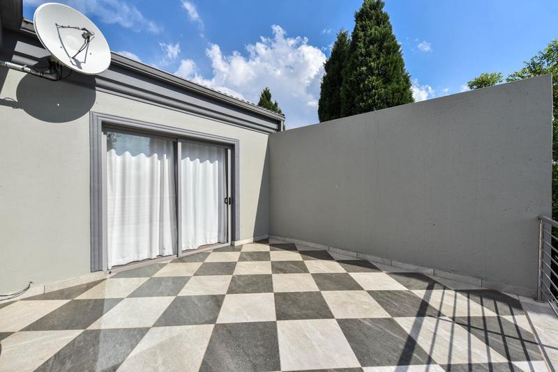5 Bedroom Property for Sale in Silver Lakes Golf Estate Gauteng