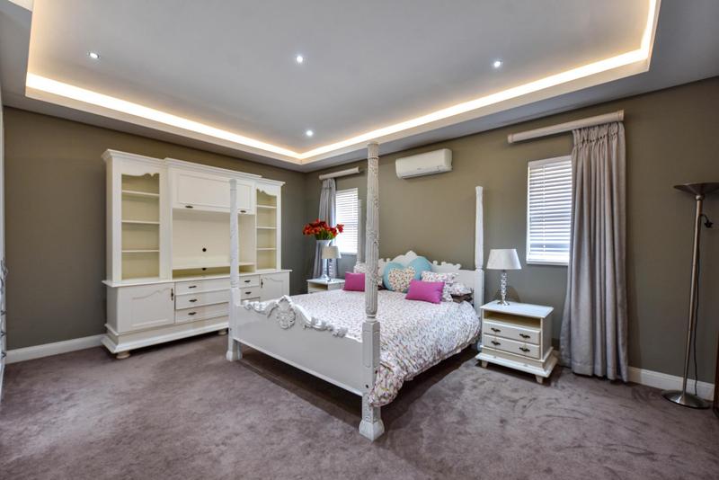 5 Bedroom Property for Sale in Silver Lakes Golf Estate Gauteng