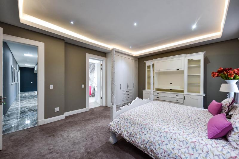 5 Bedroom Property for Sale in Silver Lakes Golf Estate Gauteng