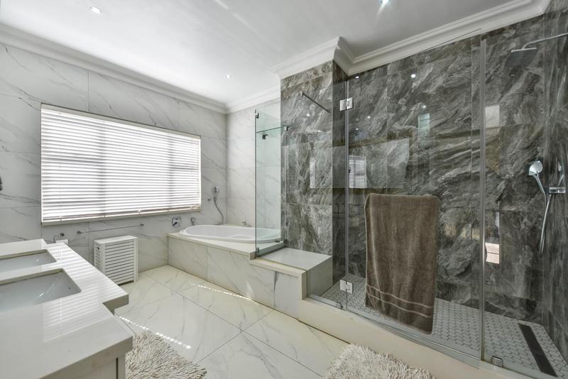 5 Bedroom Property for Sale in Silver Lakes Golf Estate Gauteng