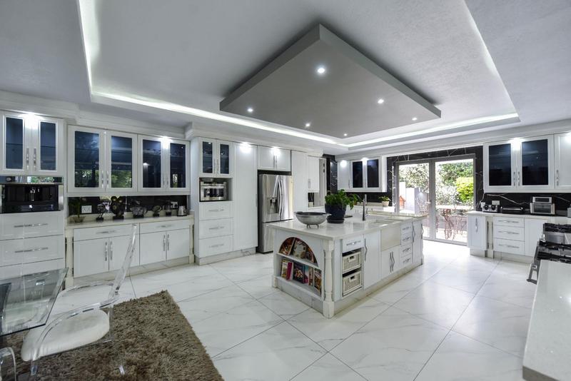 5 Bedroom Property for Sale in Silver Lakes Golf Estate Gauteng