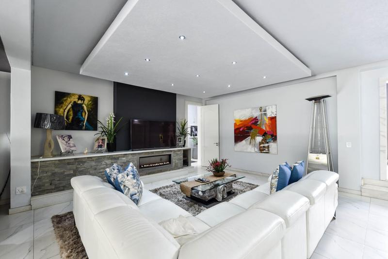 5 Bedroom Property for Sale in Silver Lakes Golf Estate Gauteng