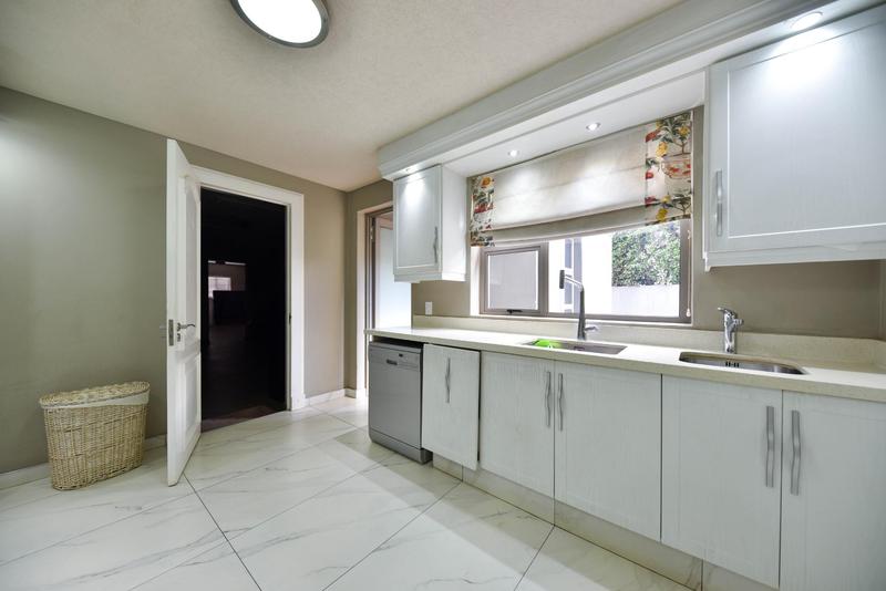 5 Bedroom Property for Sale in Silver Lakes Golf Estate Gauteng