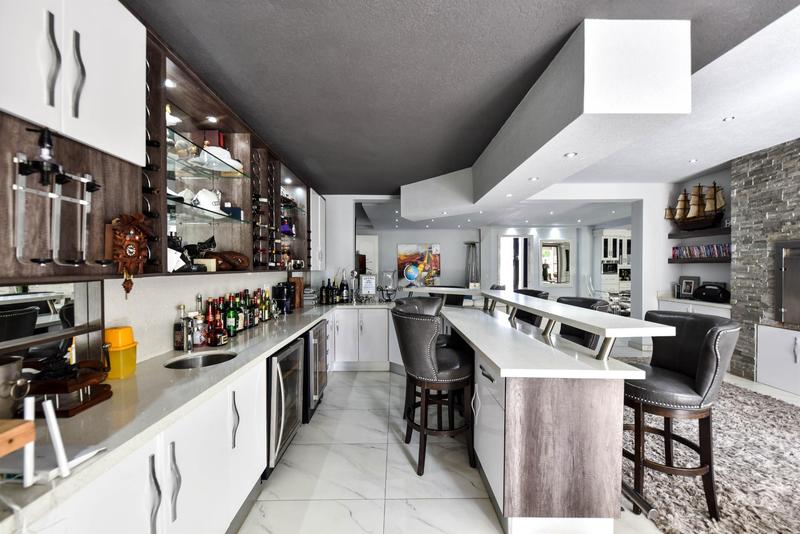 5 Bedroom Property for Sale in Silver Lakes Golf Estate Gauteng