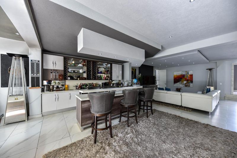 5 Bedroom Property for Sale in Silver Lakes Golf Estate Gauteng