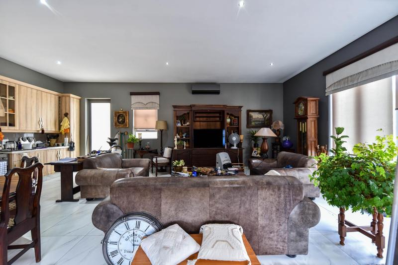 5 Bedroom Property for Sale in Silver Lakes Golf Estate Gauteng