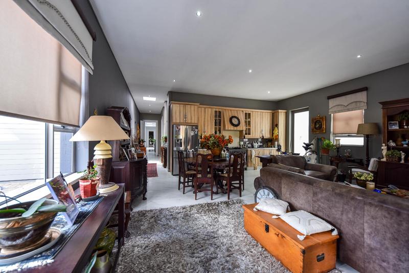 5 Bedroom Property for Sale in Silver Lakes Golf Estate Gauteng