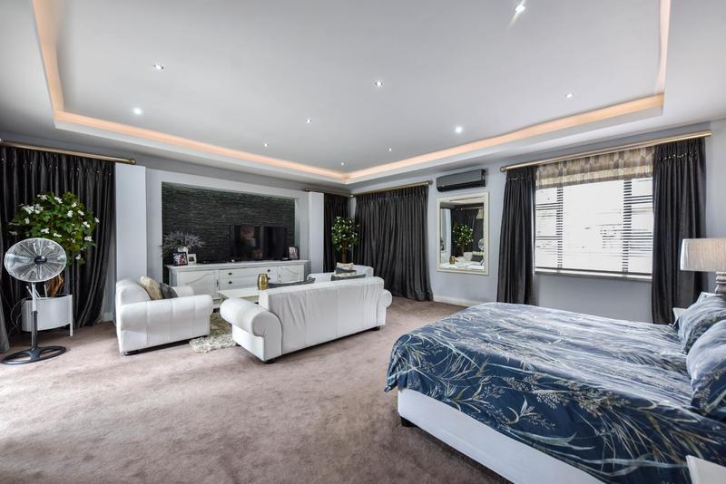 5 Bedroom Property for Sale in Silver Lakes Golf Estate Gauteng