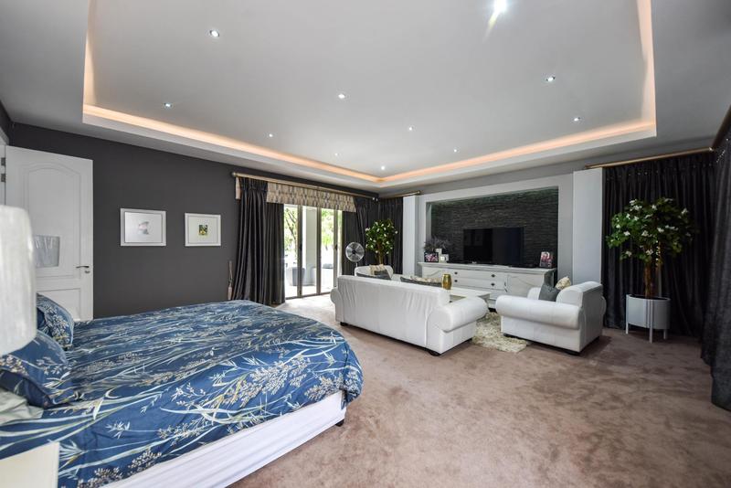 5 Bedroom Property for Sale in Silver Lakes Golf Estate Gauteng