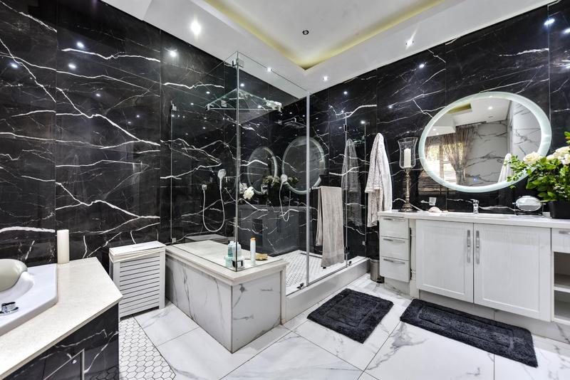 5 Bedroom Property for Sale in Silver Lakes Golf Estate Gauteng