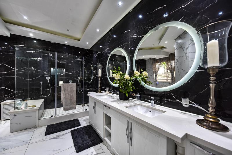 5 Bedroom Property for Sale in Silver Lakes Golf Estate Gauteng