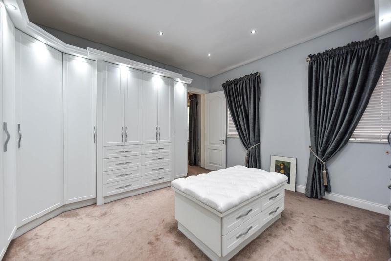 5 Bedroom Property for Sale in Silver Lakes Golf Estate Gauteng