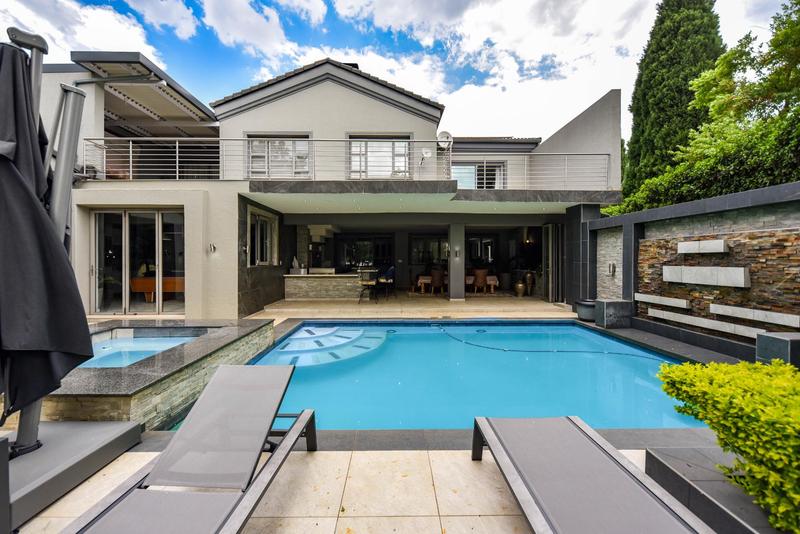 5 Bedroom Property for Sale in Silver Lakes Golf Estate Gauteng