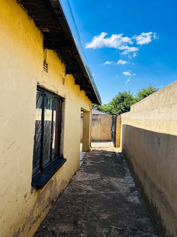 2 Bedroom Property for Sale in Orlando Gauteng