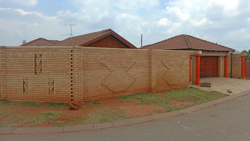 3 Bedroom Property for Sale in Protea Glen Gauteng