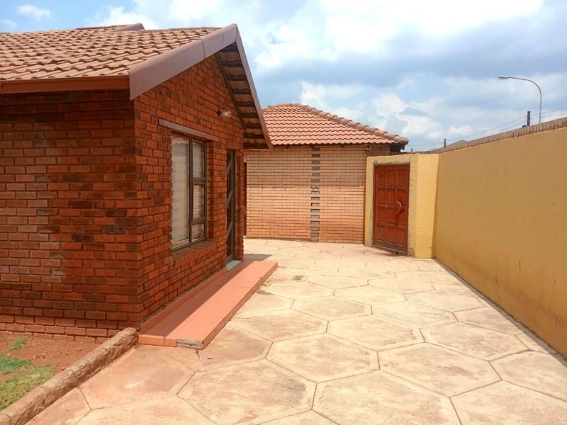 3 Bedroom Property for Sale in Protea Glen Gauteng