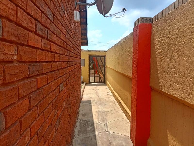 3 Bedroom Property for Sale in Protea Glen Gauteng