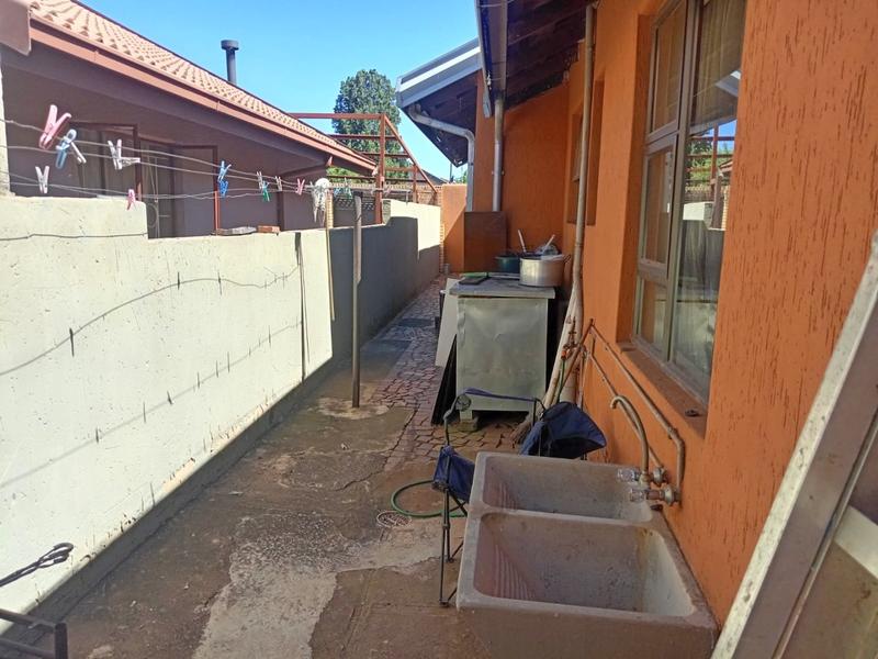 3 Bedroom Property for Sale in Protea North Gauteng