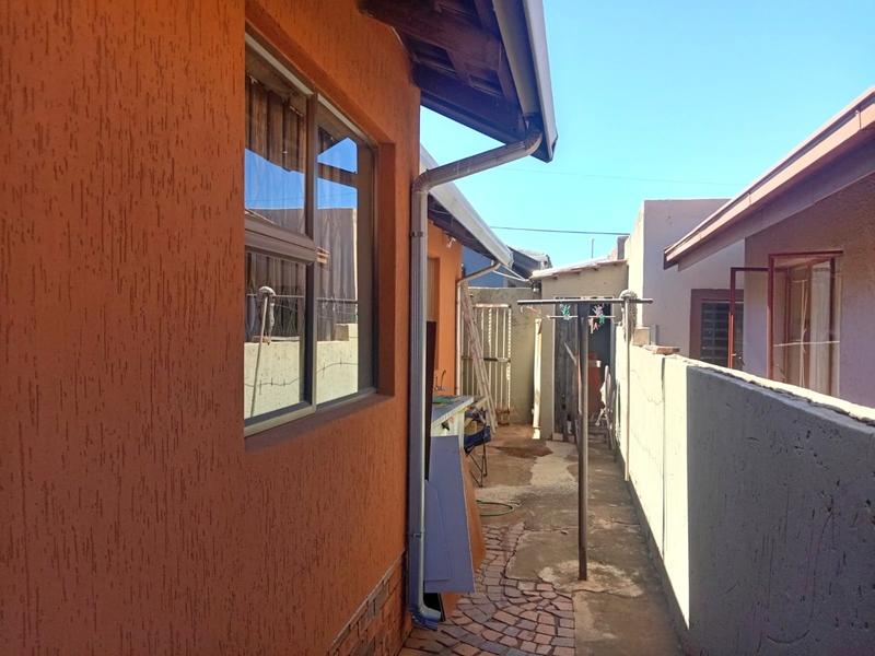 3 Bedroom Property for Sale in Protea North Gauteng