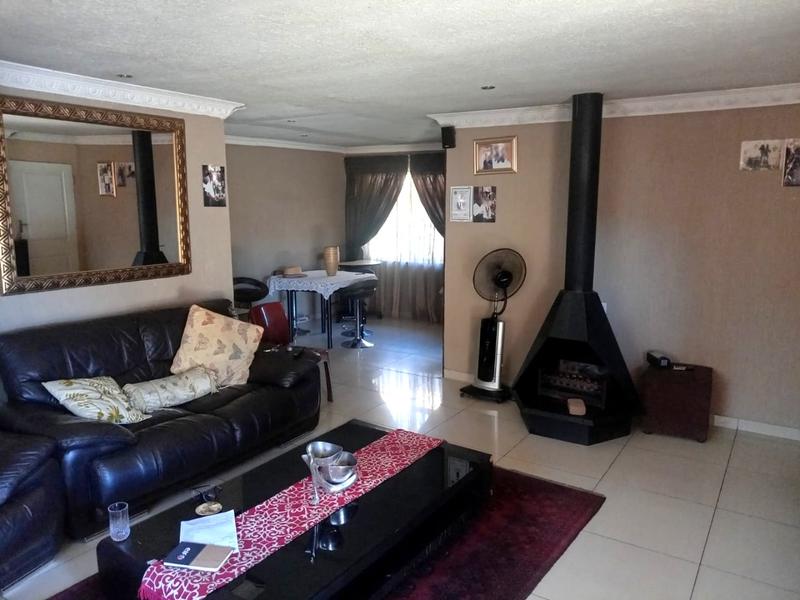 3 Bedroom Property for Sale in Protea North Gauteng